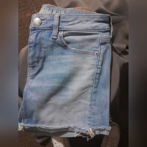 Never worn ! AE midi shorts